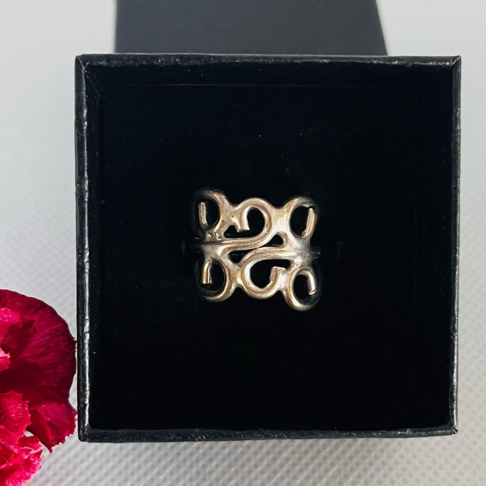 A Pretty Swirl Design Genuine Silver Women's Ring - Size 4.5 - NWOT